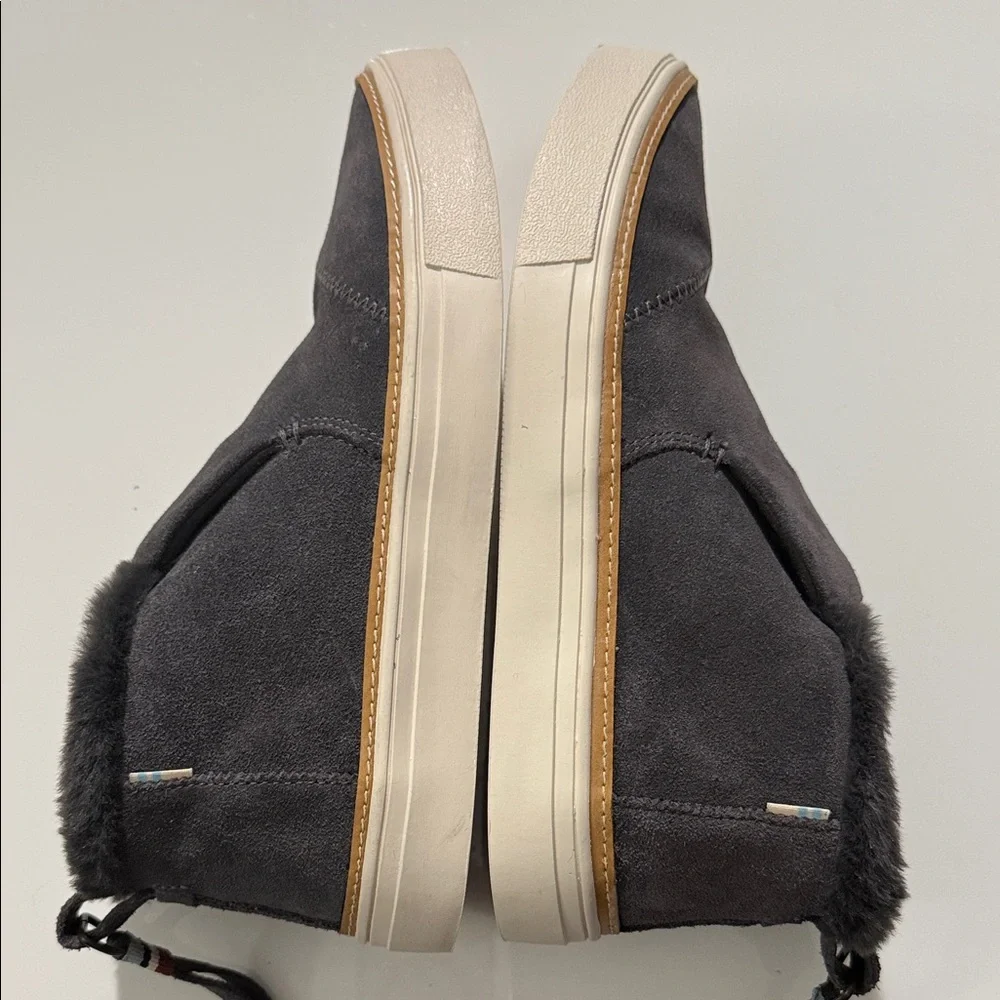 Toms Paxton Booties Womens 7.5 Slip-On Water Resistant Gray Suede Fur Lined